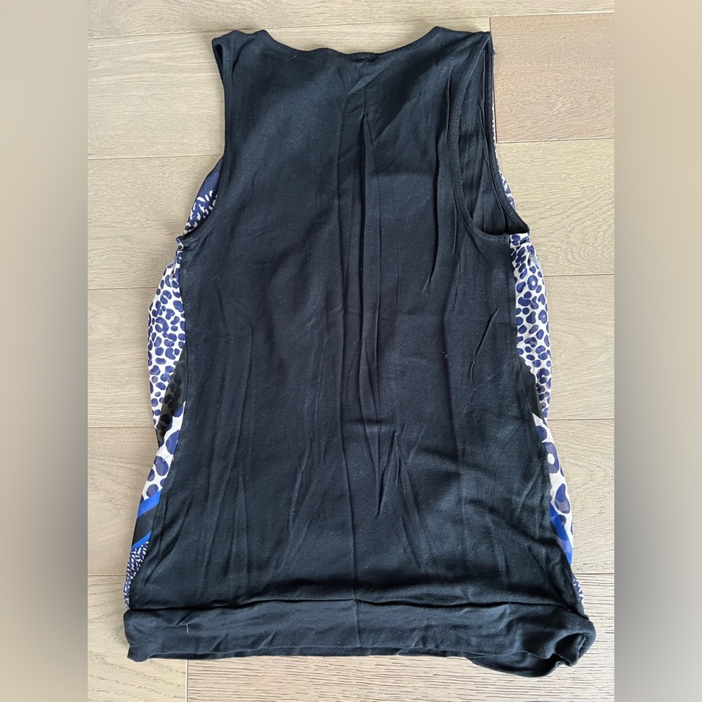 Express Leopard Print V-Neck Top - Picture 4 of 4